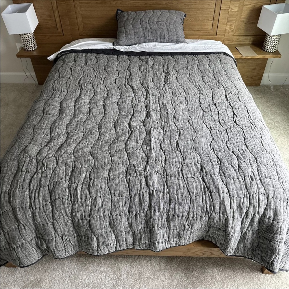 Pottery Barn Gray Textured Quilt and pillow case Bedding